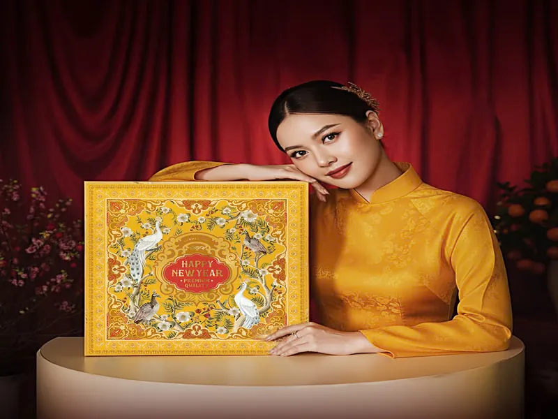 Đánh giá doanh nghiệp qua chiếc hộp quà Tết màu vàng sang trọng 