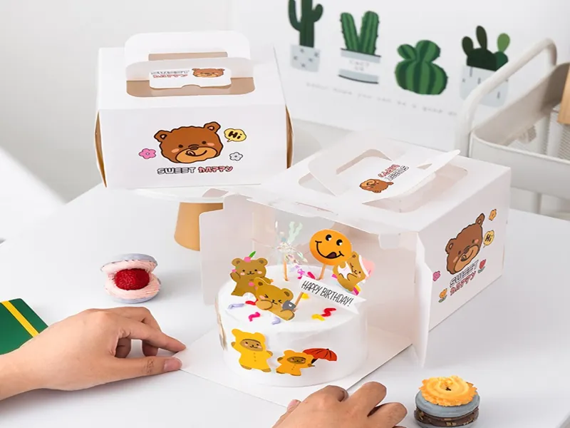 Hộp đựng bánh kem tròn trắng hình gấu dễ thương