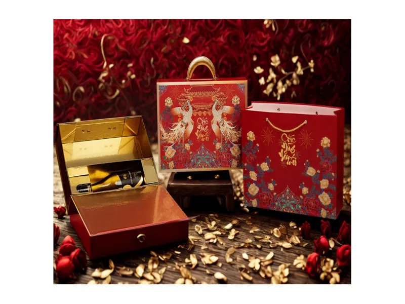 Hộp đựng quà Tết 300k màu đỏ cổ điển phong cách cung đình lịch sự