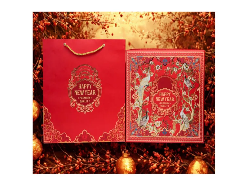 Hộp đựng quà Tết cho ngành mỹ phẩm màu đỏ truyền thống