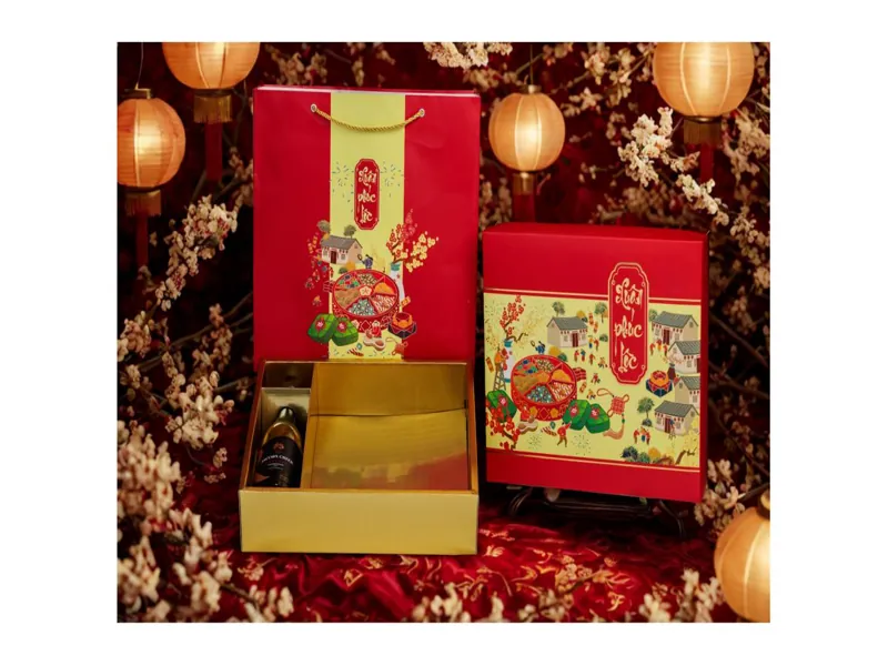 Hộp quà Tết tối giản màu đỏ truyền thống, phù hợp biếu tặng đối tác khách hàng