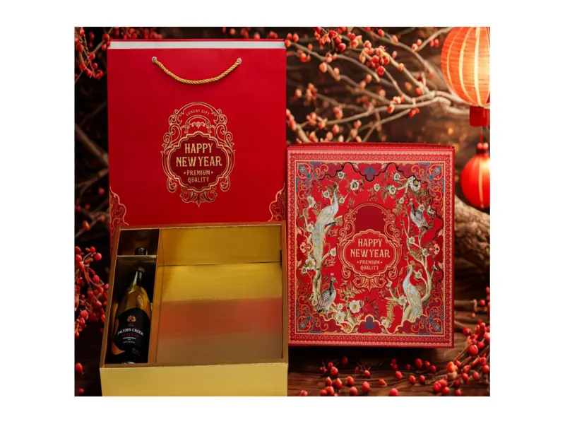 Mẫu hộp quà Tết tối giản màu xanh hiện đại, đựng rượu và hạt dinh dưỡng cao cấp