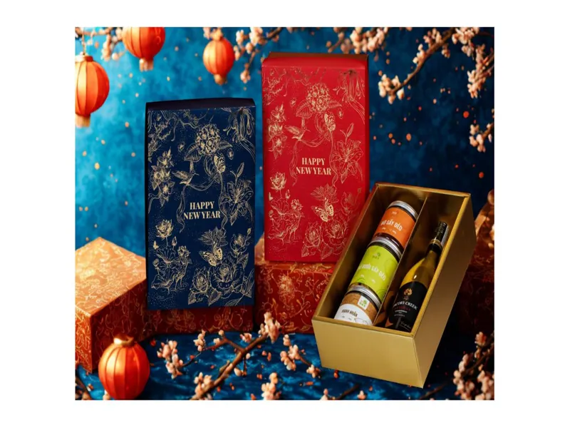 Hộp quà Tết branding cao cấp gồm rượu vang và trái cây sấy