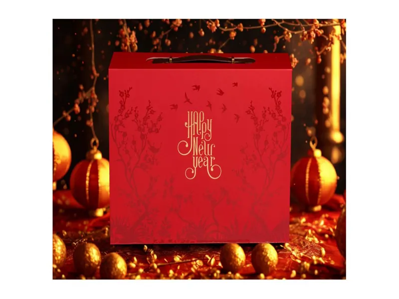 Mẫu hộp quà Tết cho ngành Logistics và Cảng biển màu đỏ mạnh mẽ, bền bỉ