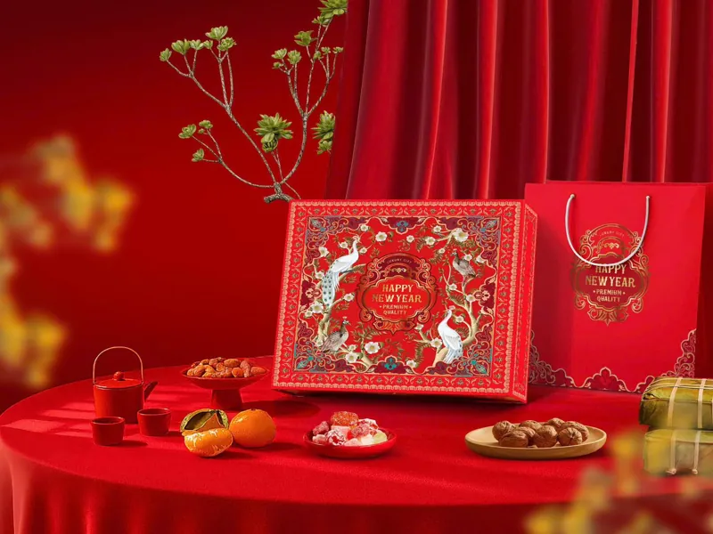 Hộp quà Tết doanh nghiệp Tết Đỏ Thanh Hoa họa tiết đôi chim công trắng cao cấp