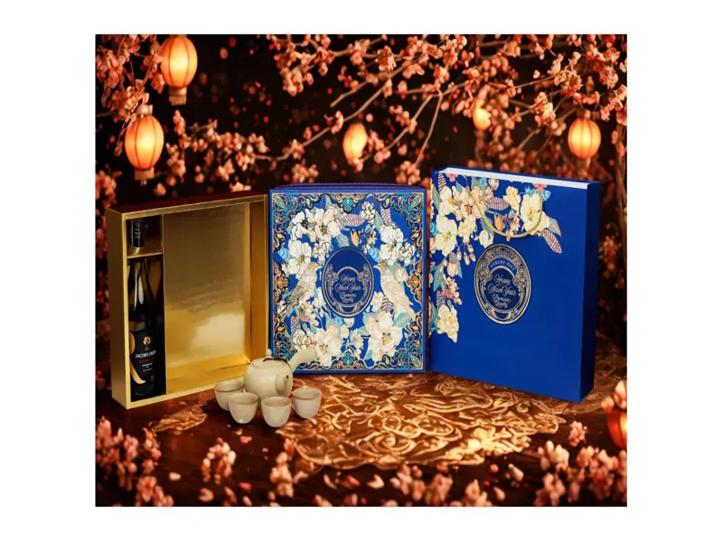 Hộp quà Tết Thanh Bình màu xanh dương kèm bộ trà đạo