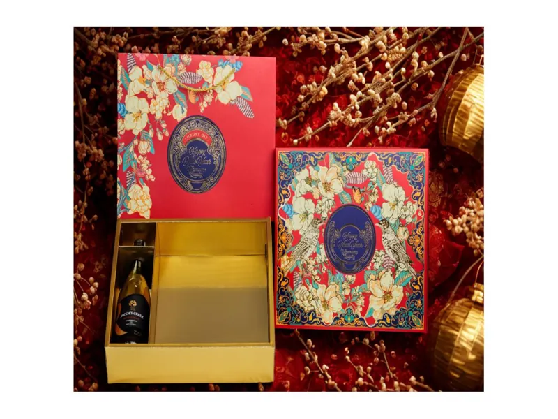 Hộp quà Tết Thanh Bình thiết kế nắp mở kèm túi giấy