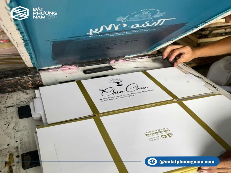 Mua hộp đựng quà TPHCM in lụa trực tiếp tại xưởng