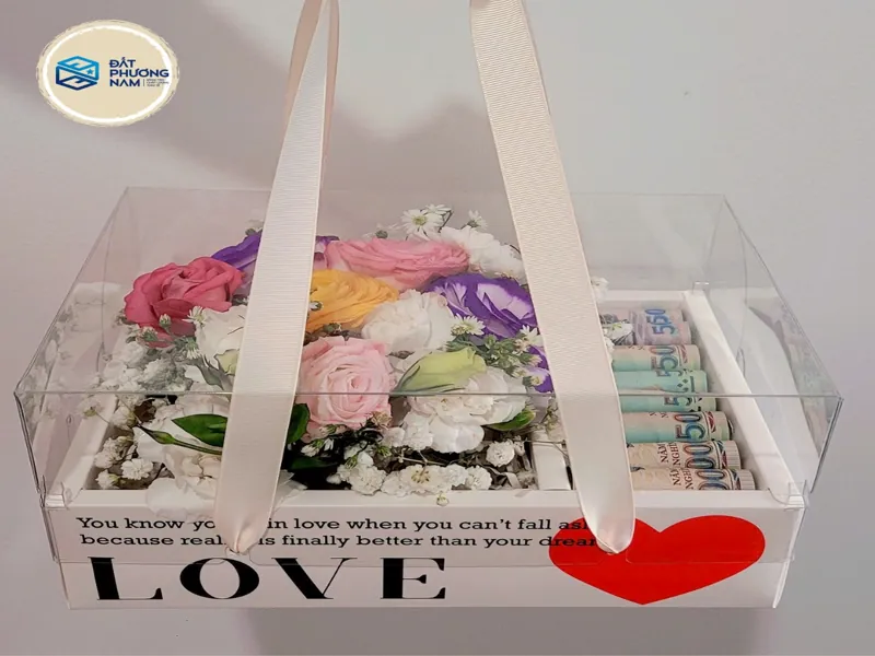 Phụ kiện trang trí hộp đựng bánh kem mẫu hộp mica LOVE mix hoa tươi độc đáo