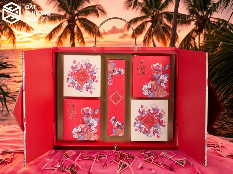 bên trong hộp bánh trung thu 8 bánh cao cấp in đất phương nam