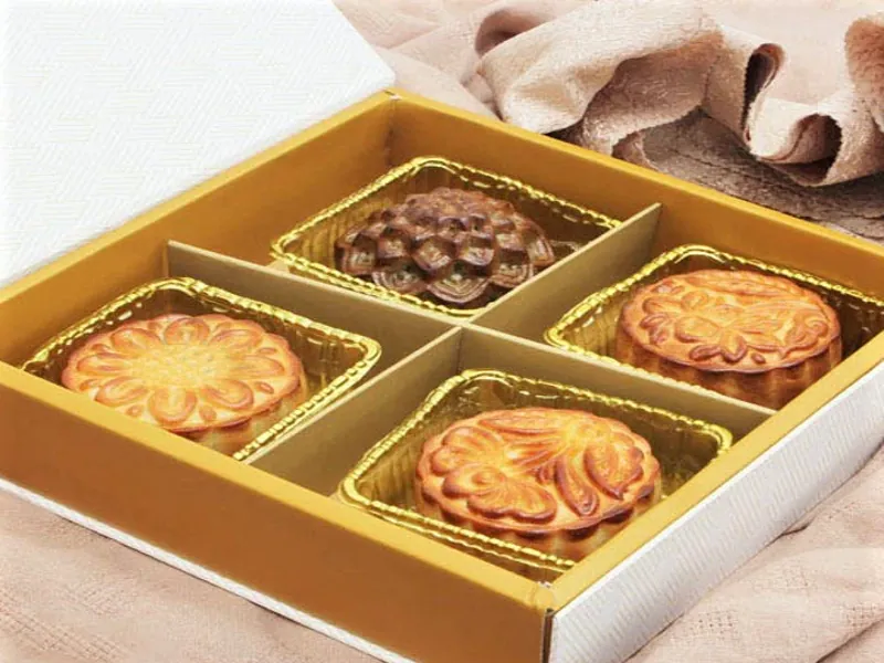 Kích thước hộp đựng bánh trung thu phù hợp loại hộp giấy màu vàng có vách ngăn