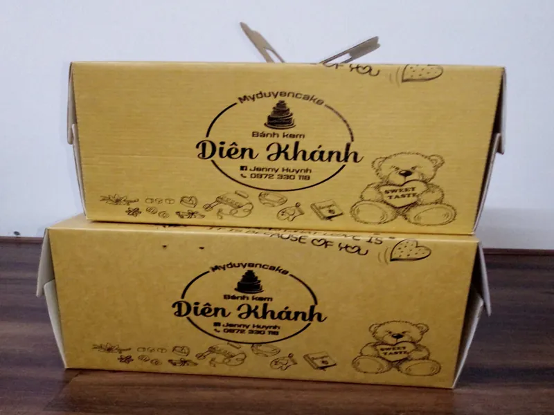 Mẫu hộp đựng bánh kem 2 tầng giấy kraft in hình gấu dễ thương