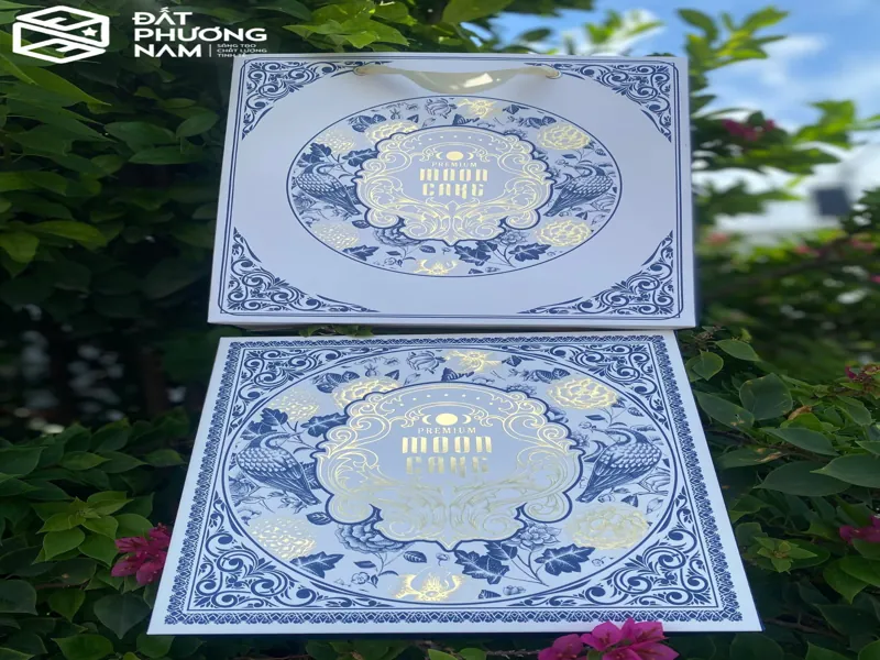 Cách chọn màu sắc khi in hộp bánh trung thu màu trắng sứ xanh lam vương giả ép kim