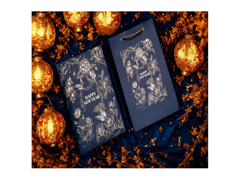 Xây dựng niềm tin với hộp đựng quà Tết họa tiết hoa sen và đôi chim uyên ương