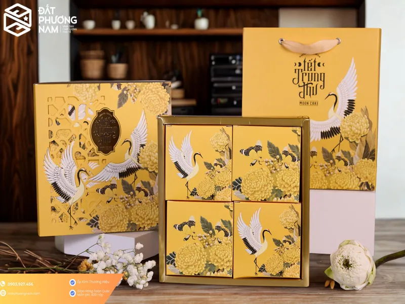 Chim hạc hoa cúc vàng hộp bánh trung thu cao cấp làm quà biếu